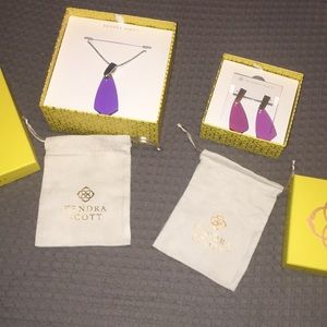 Kendra Scott pendant earrings & necklace in box !!
